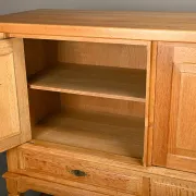 Henning Kjærnulf grand buffet mid-century brutaliste en chêne, années 1960