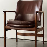 Fauteuil en cuir et bois de Ib Kofod Larsen