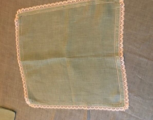 Nappe ancienne et 4 serviettes assorties