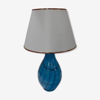 Lampe à abat jour blanc et pied en verre bleu 1940/1960