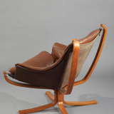Paire de fauteuils modèle "Falcon"