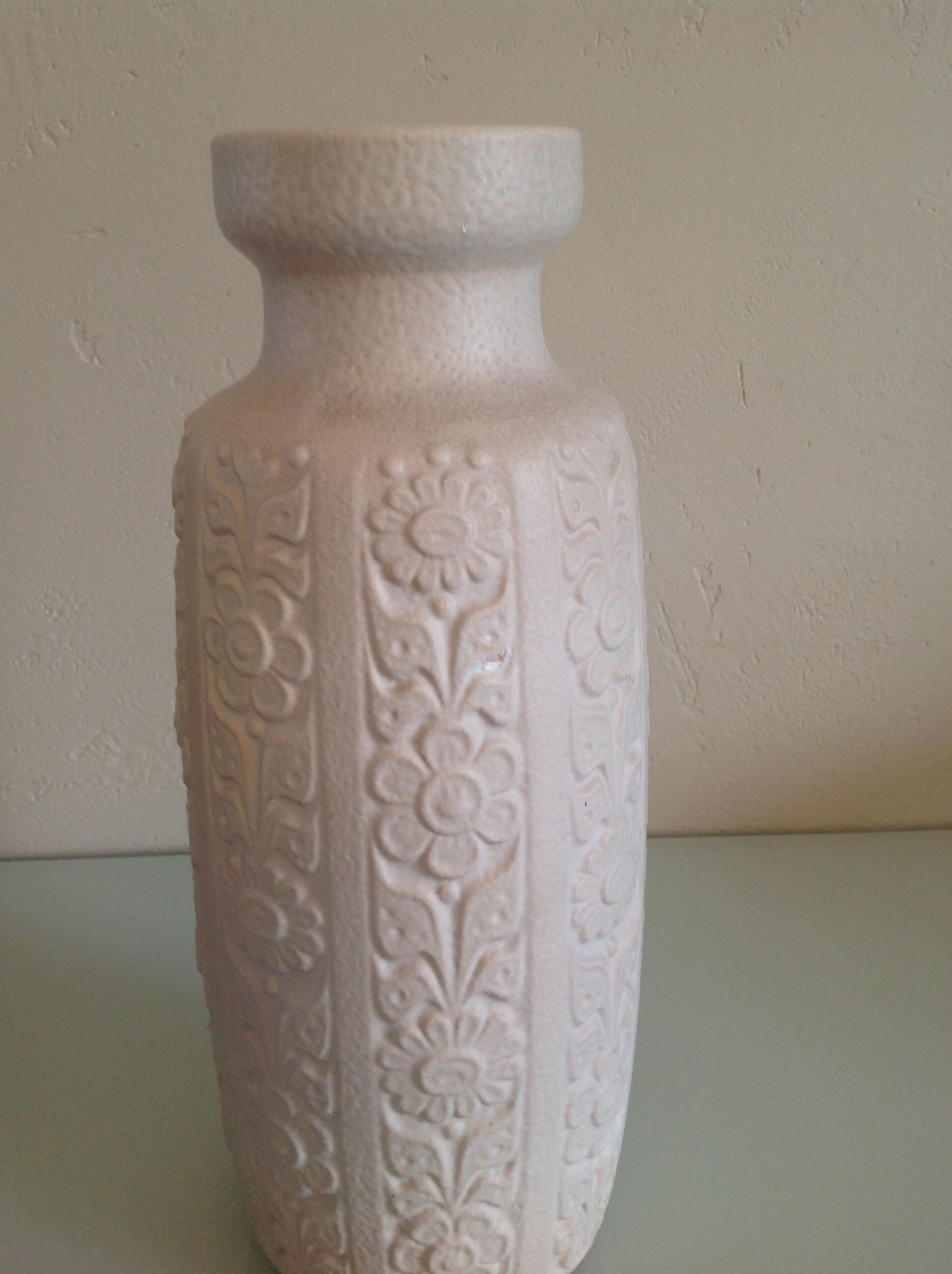 White décor vase flowers ceramic Scandinavian style