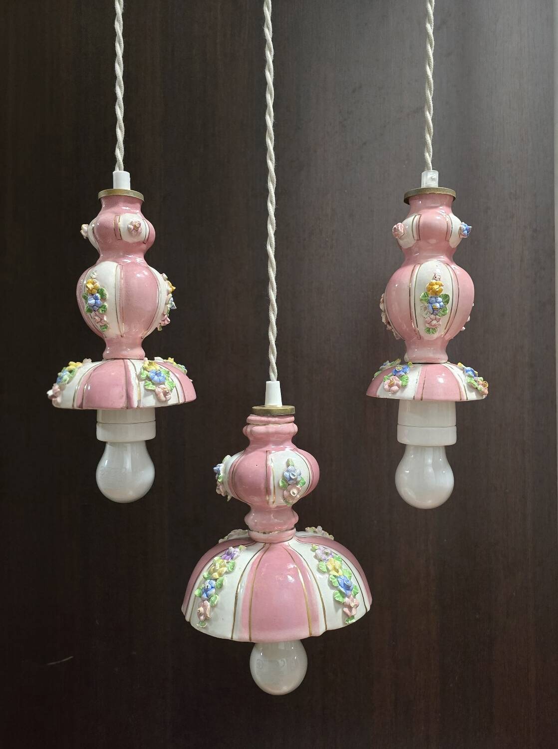 Suspension in antique slipware