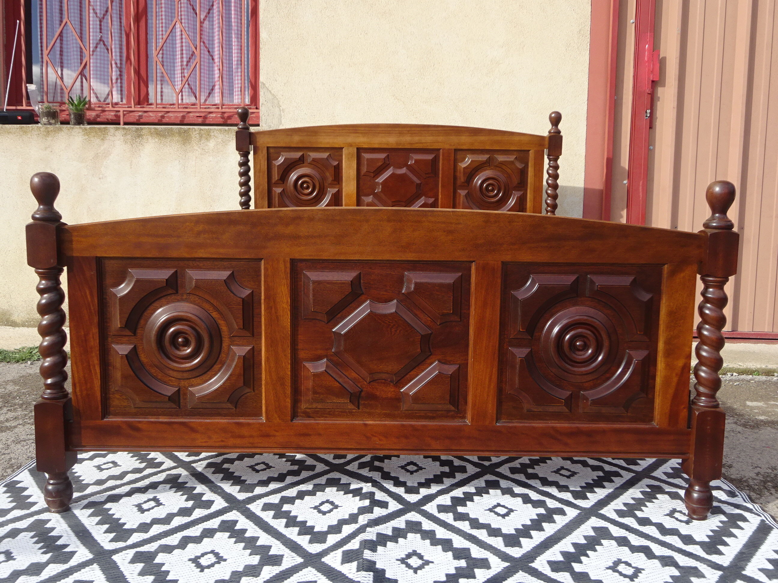 Wooden bed, geometric patterns, 140/190 cm