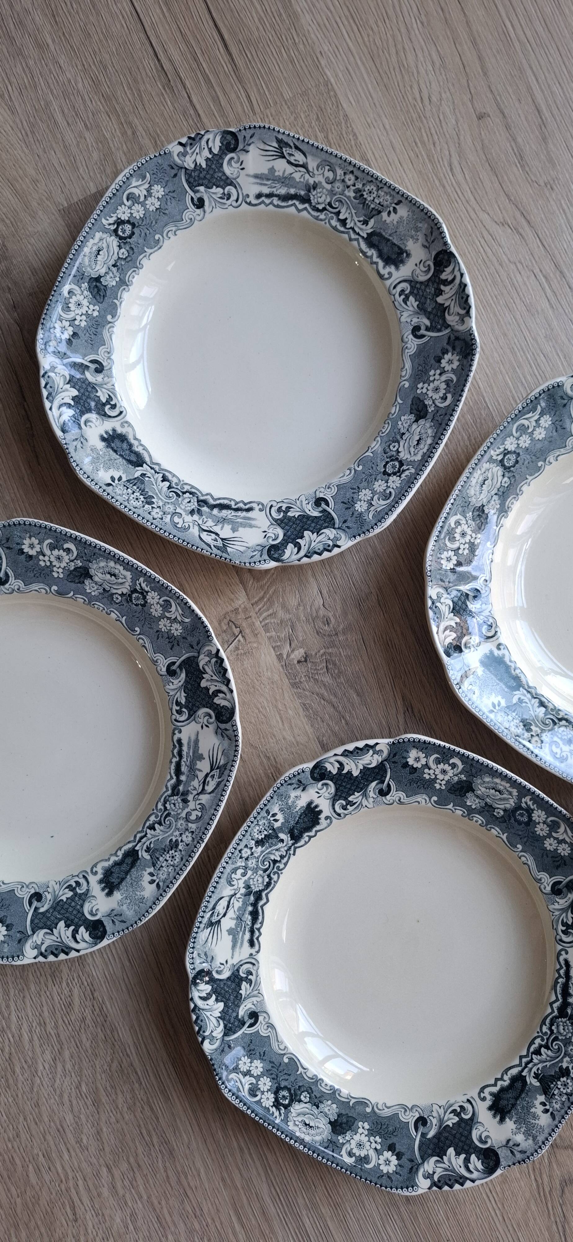 4 large Victoria Maestricht plates