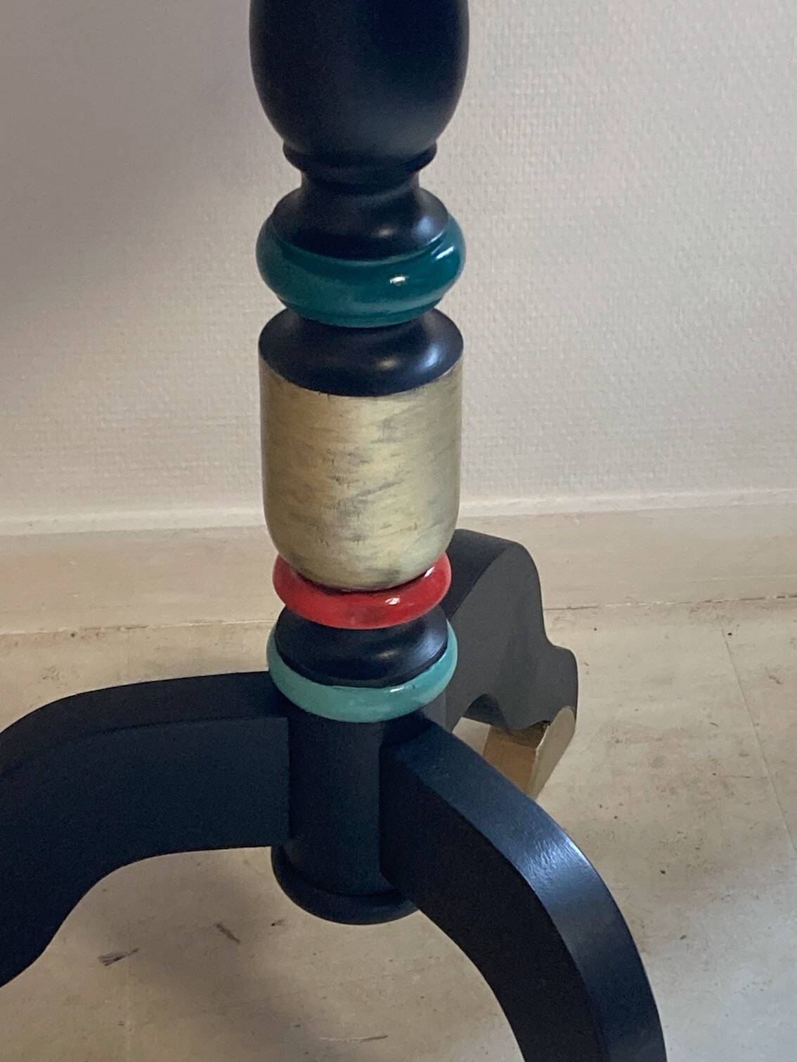 Turned wooden pedestal table