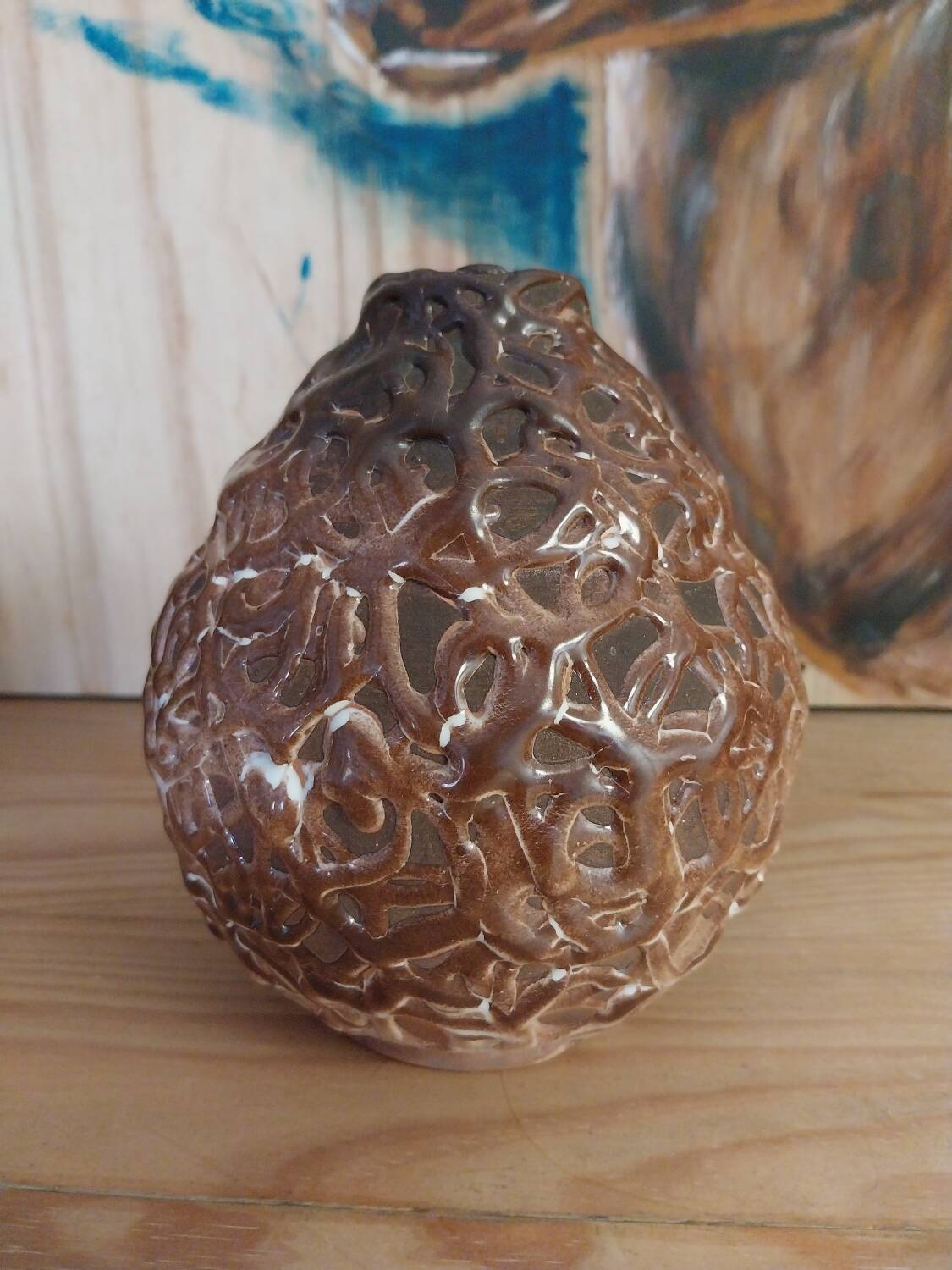 Ovoid vase with a narrow, crimped neck La Charentaise