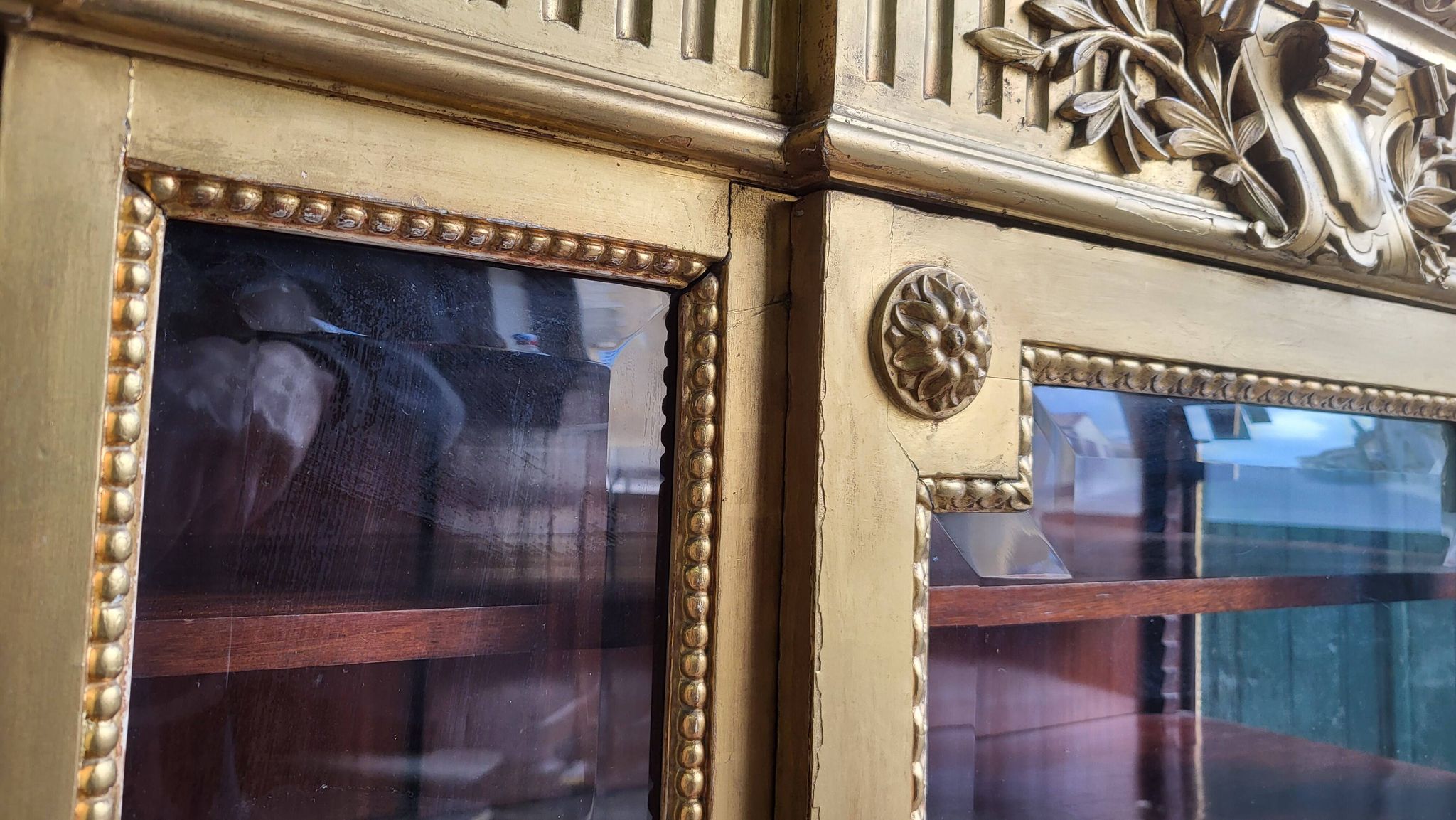 Louis xvi display cabinet in gilded wood