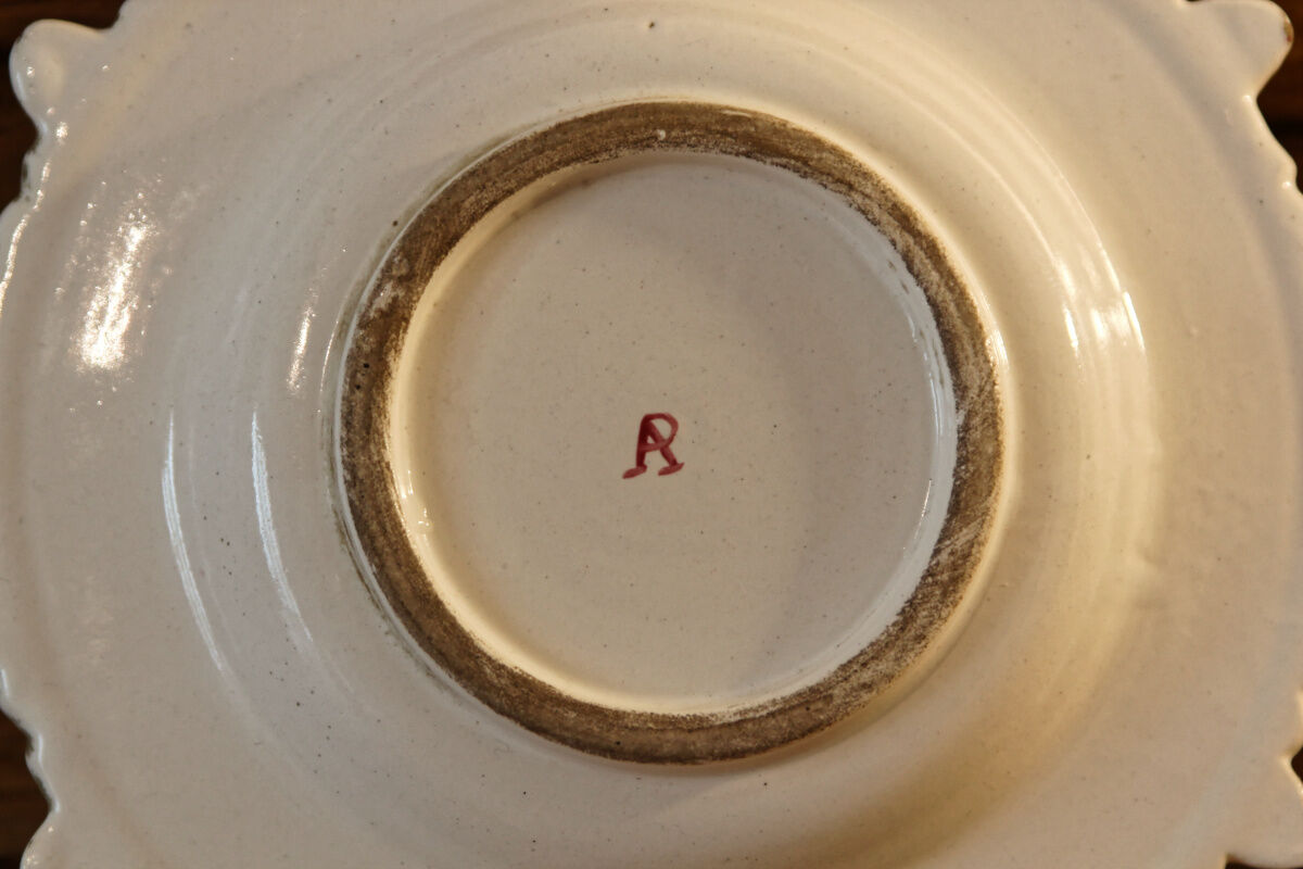 Assiette en faïence d'Aprey