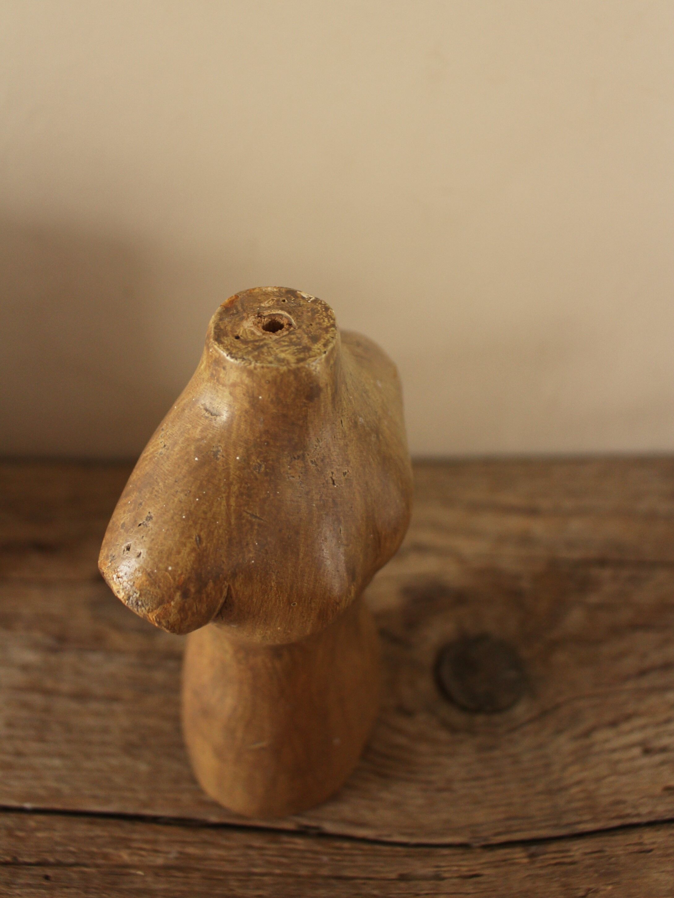 Wooden sewing mannequin to pose