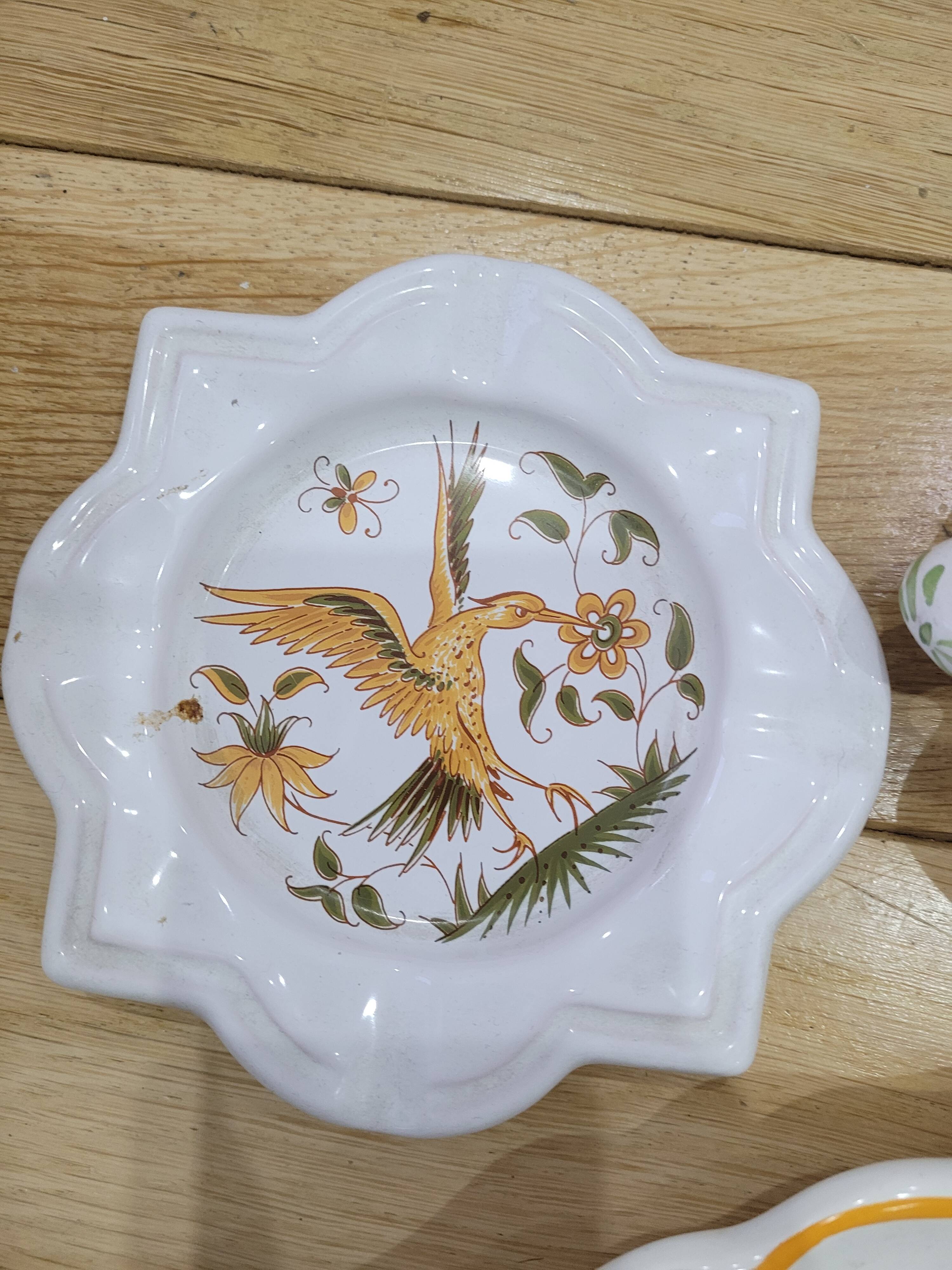 Set of 5 Moustiers porcelain pieces in perfect condition