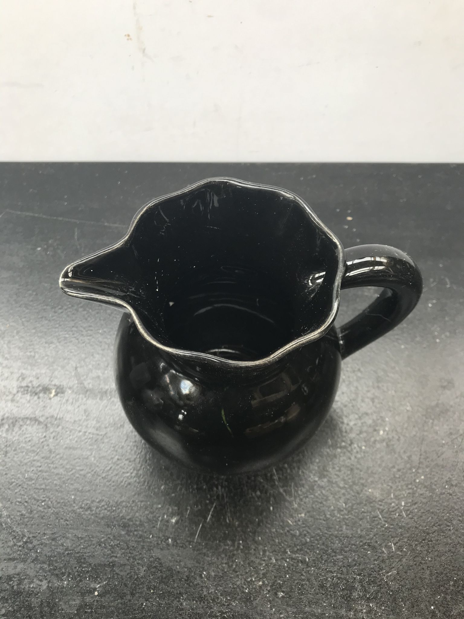 Ancien pichet céramique noire années 70 vintage
