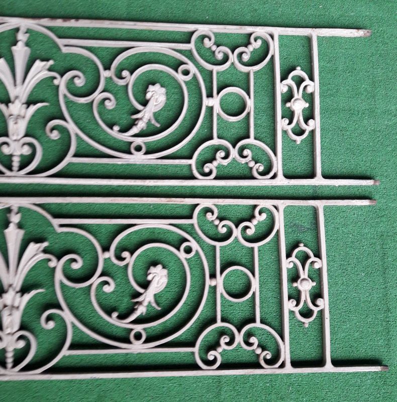 Pair bodyguards 132.5x31cm cast