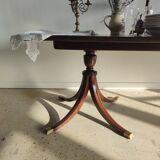 English dining room table in mahogany veneer late nineteenth with two extensions (from 1m80 to 2m80)