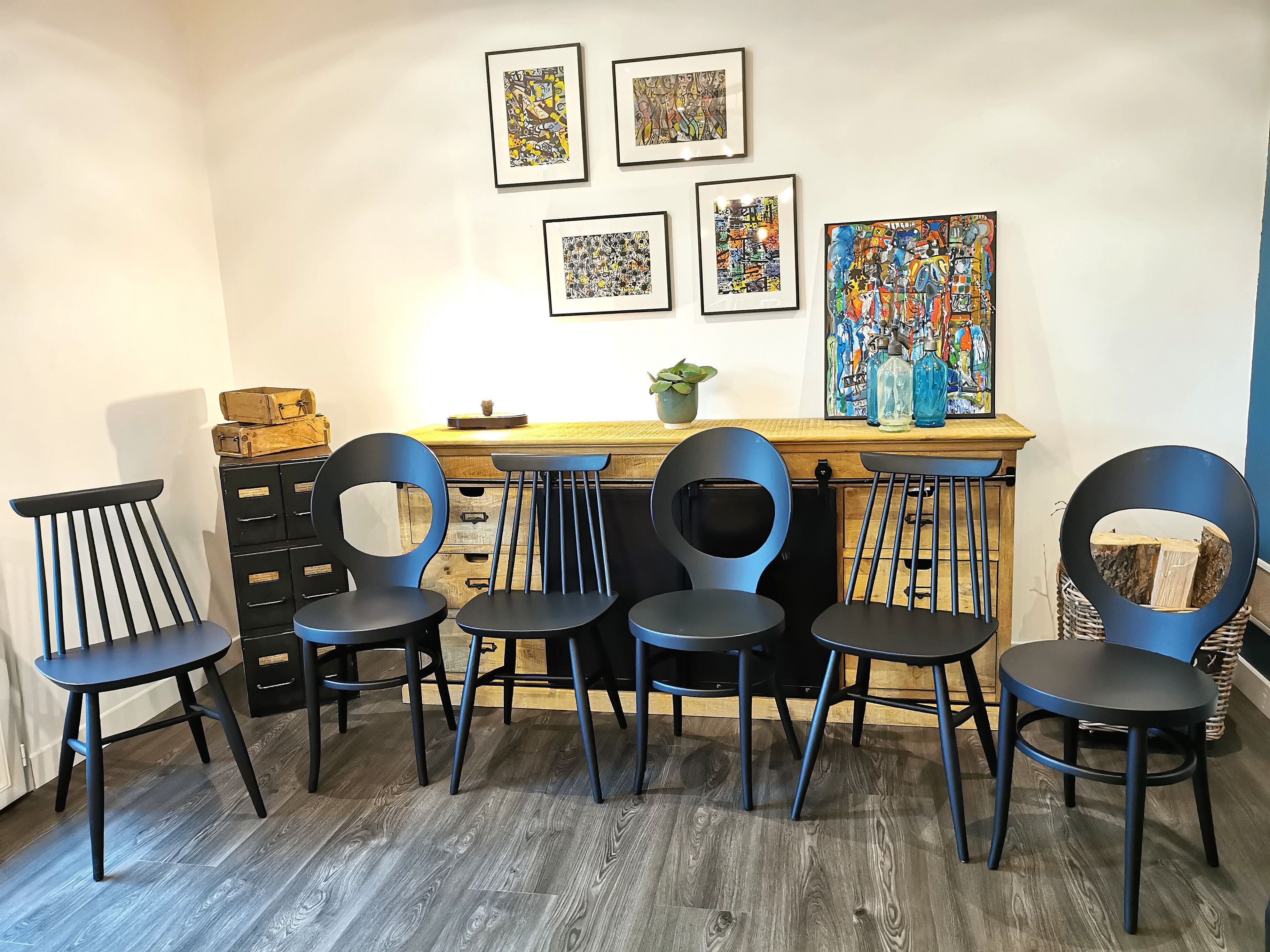 Series of 6 mismatched bistro chairs Baumann and Gizycko