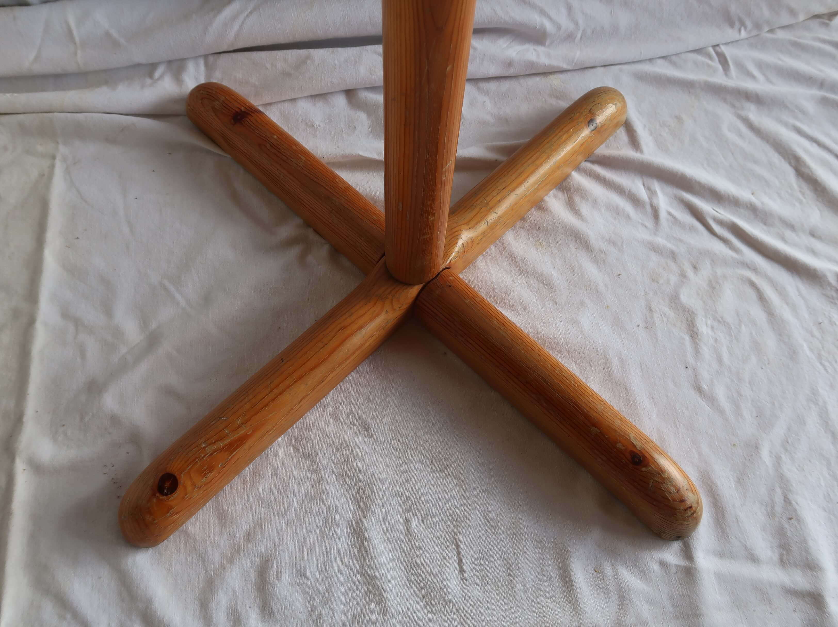 Astral coat rack