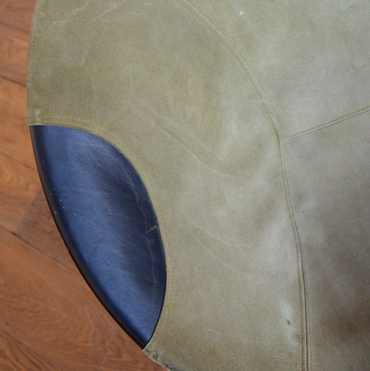 Circle chair in vintage suede 1960s