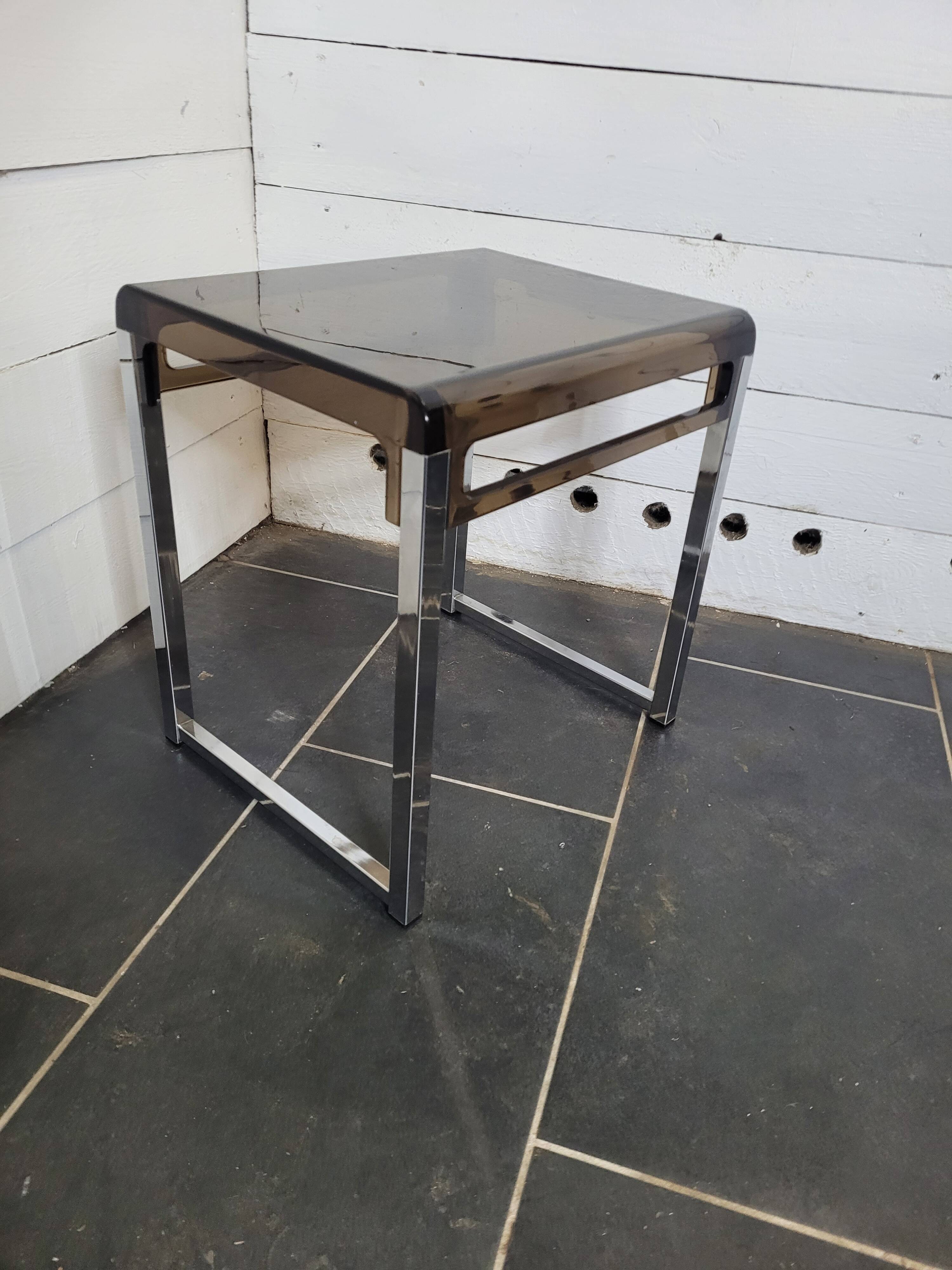 End table with chrome foot and plexiglass top from the 70s