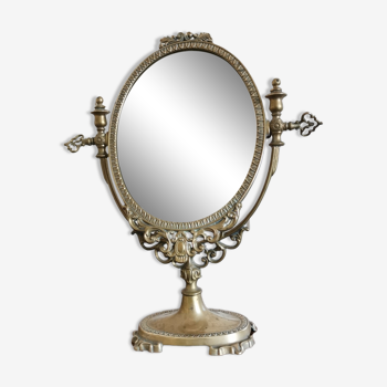 Oval mirror on psyche stand