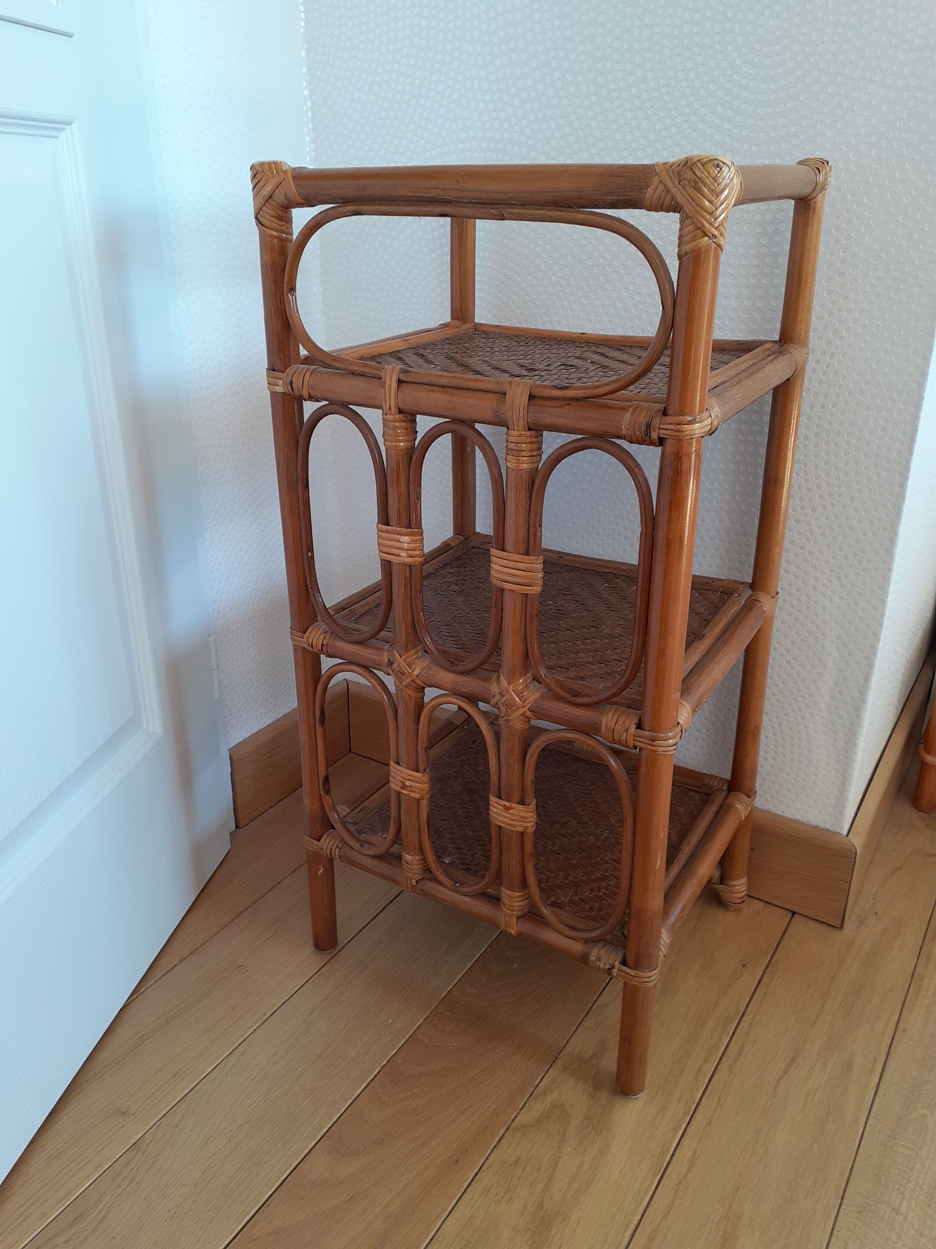 Small vintage rack in rattan
