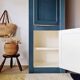 Armoire type parisienne haute étroite – Bleu Paon & Intérieur crème
