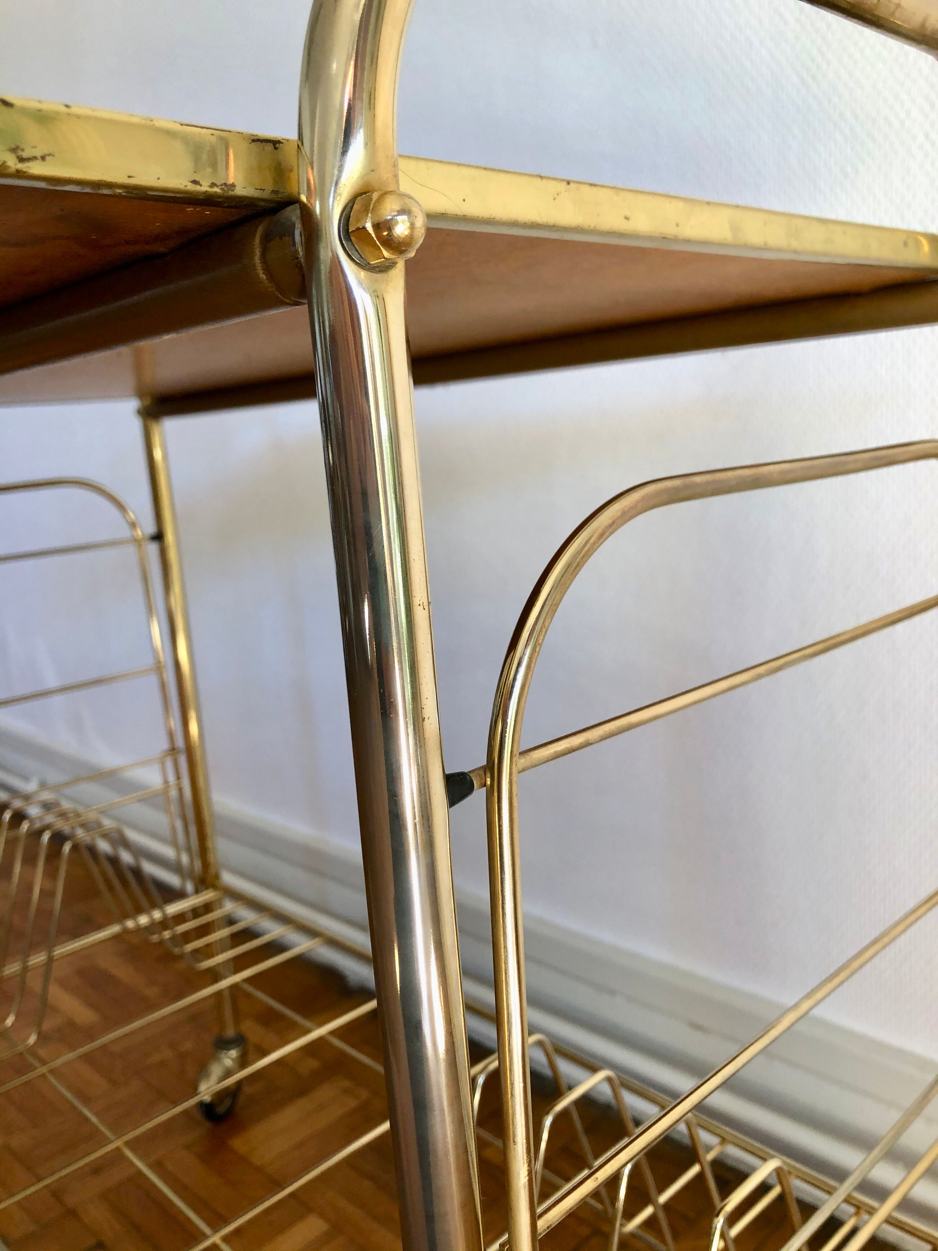 Scalable gold brass vinyl holder