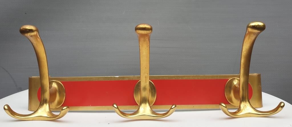 Vintage bistro coat rack with 3 patères gold and red hooks