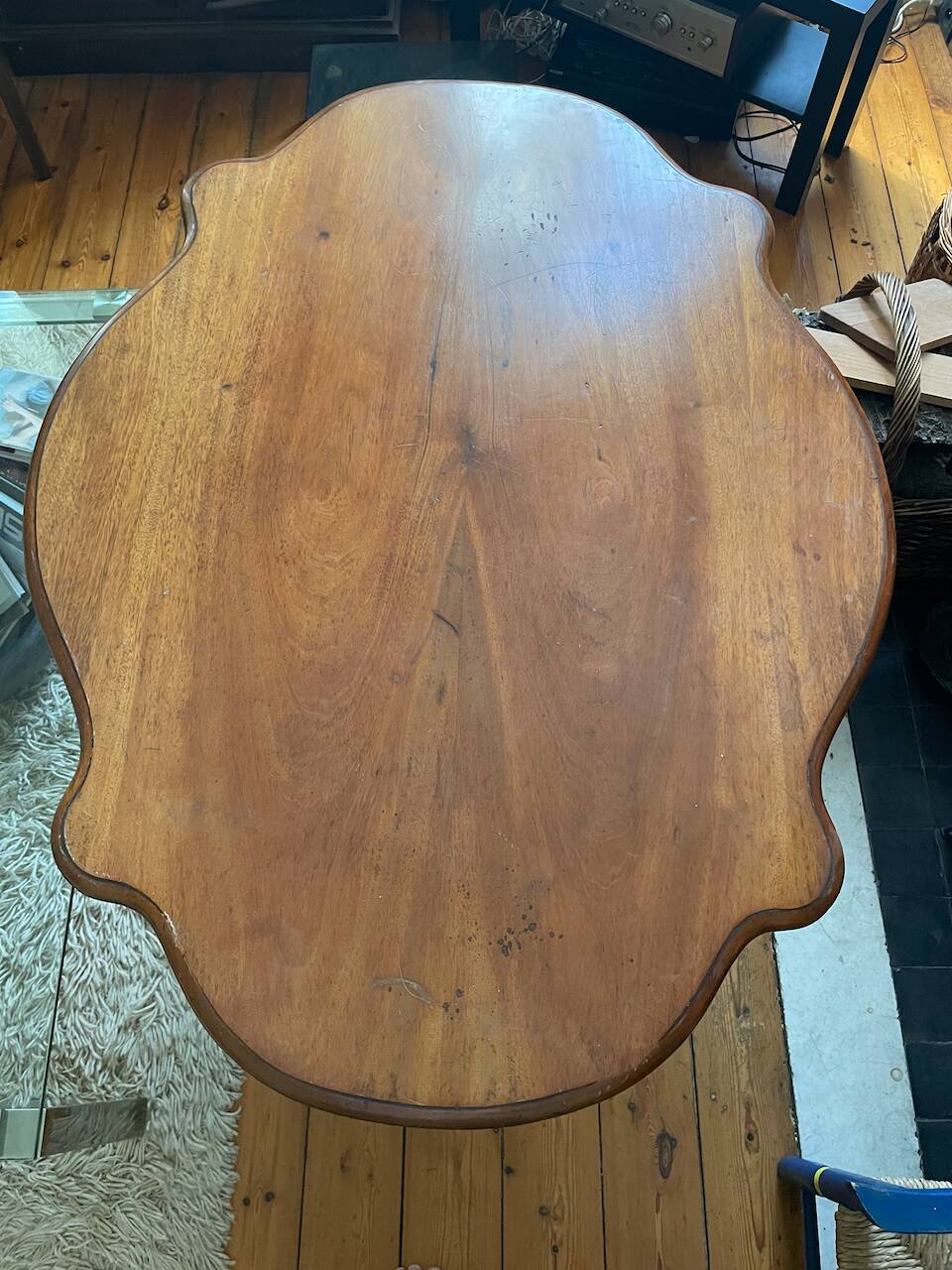 Violin table