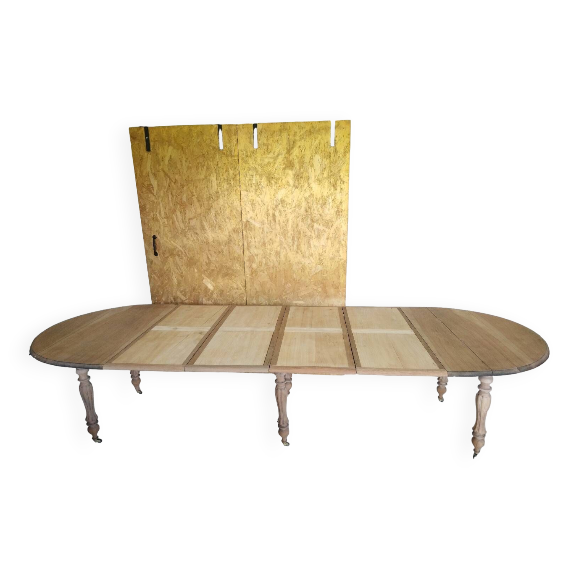 Large oval table in solid walnut renovated