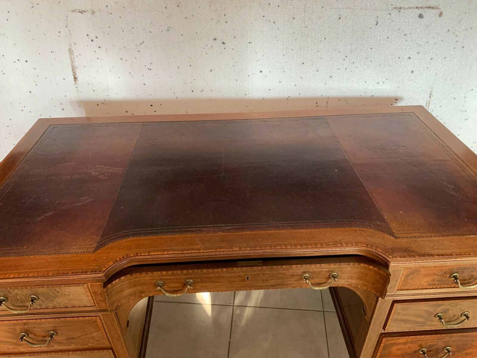 Desk and its rotating armchair England XIX century