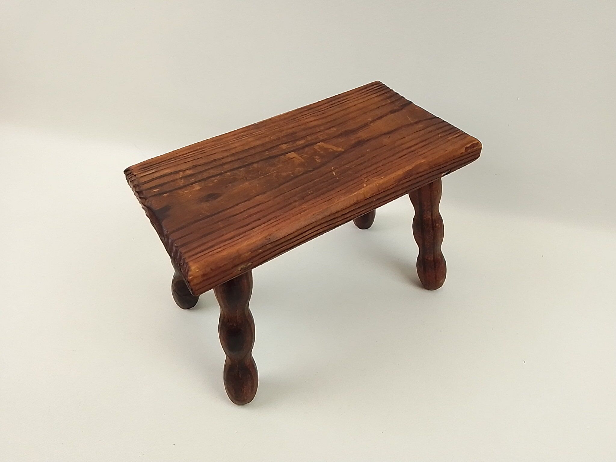 Wooden stool 20 cm