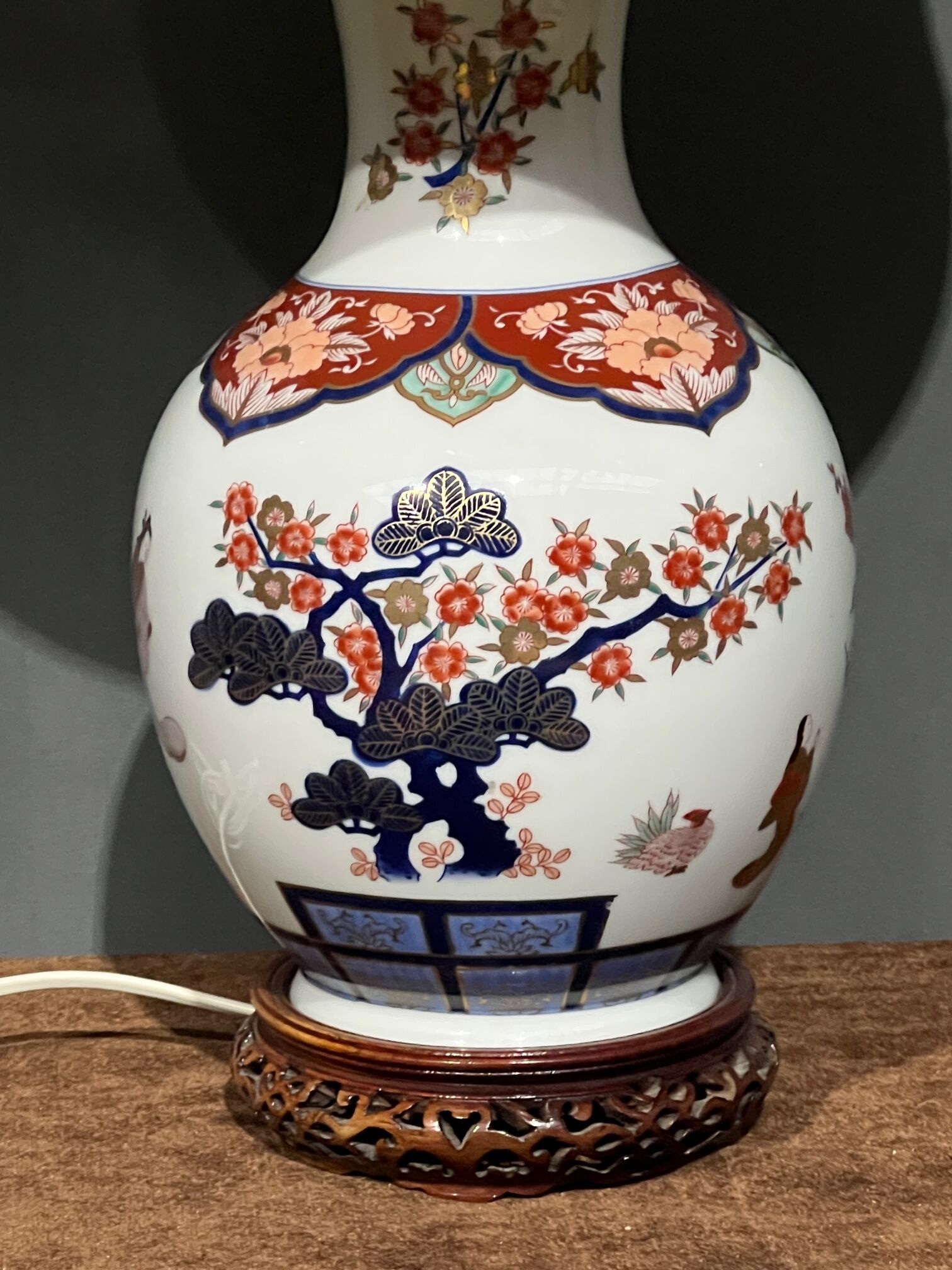 Lamp in porcelain, hand painted