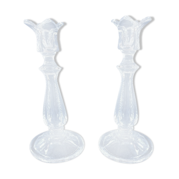 Paire de bougeoirs en verre taillé