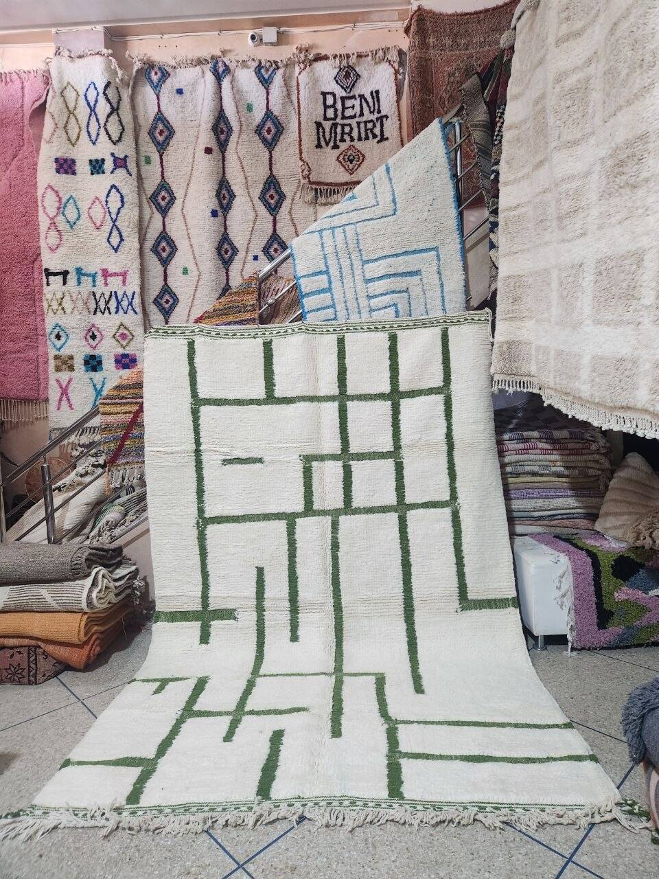 Large Beni Ouarain Berber rug in cream & green 300x200 cm – Handcrafted wool