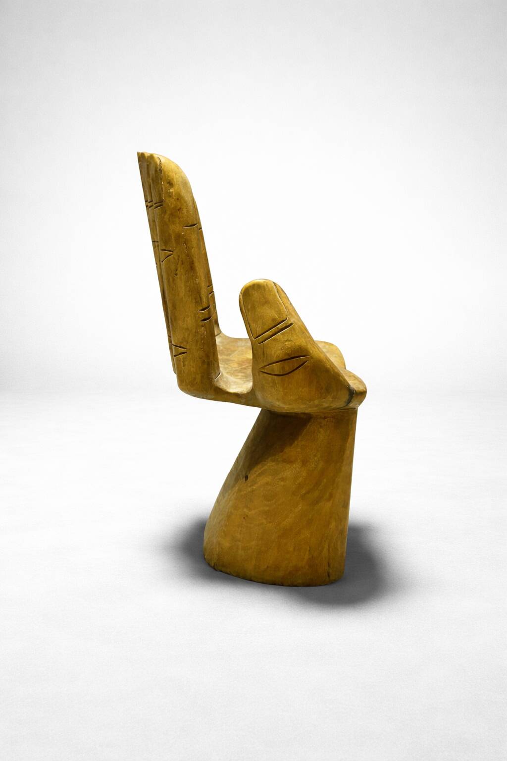 Sculptural wooden armchair – Hand shape