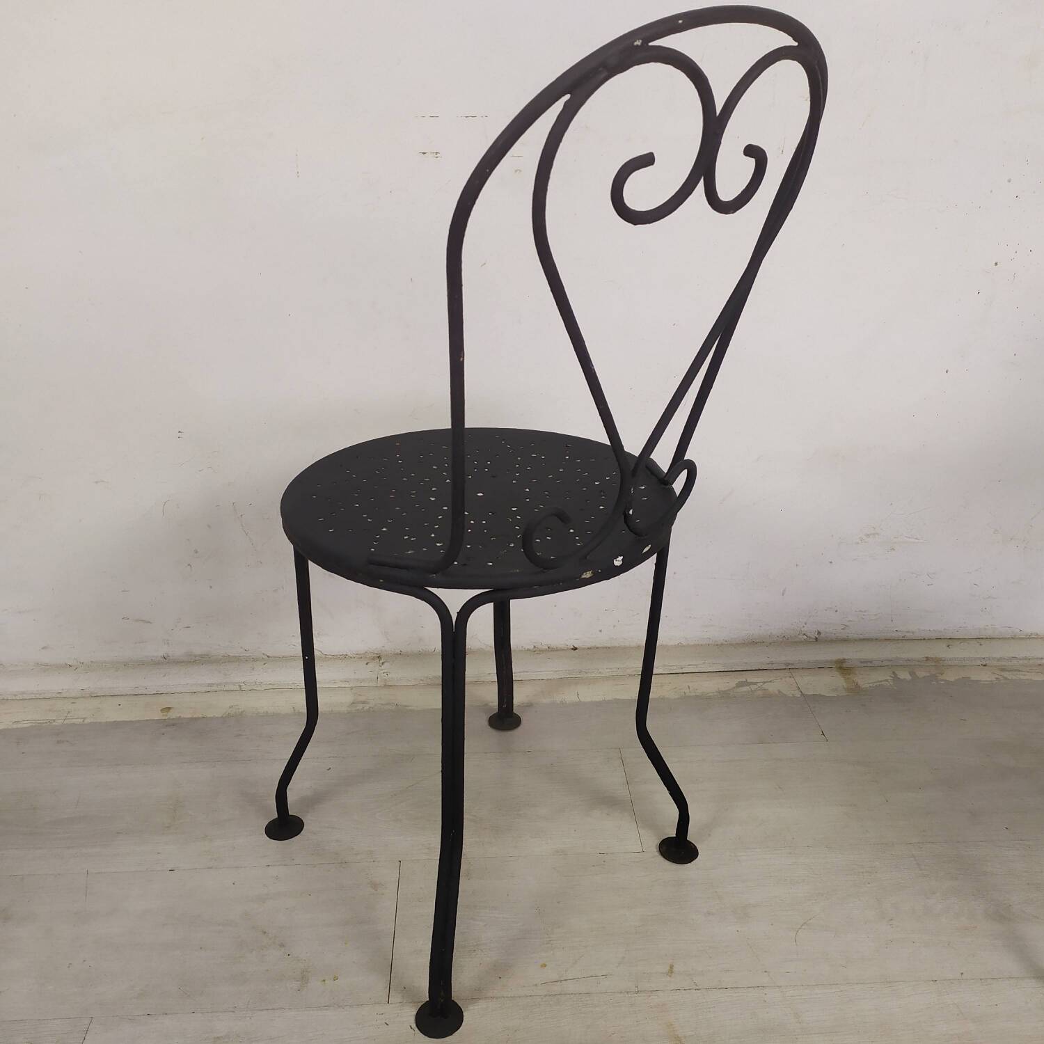 4 black garden chairs