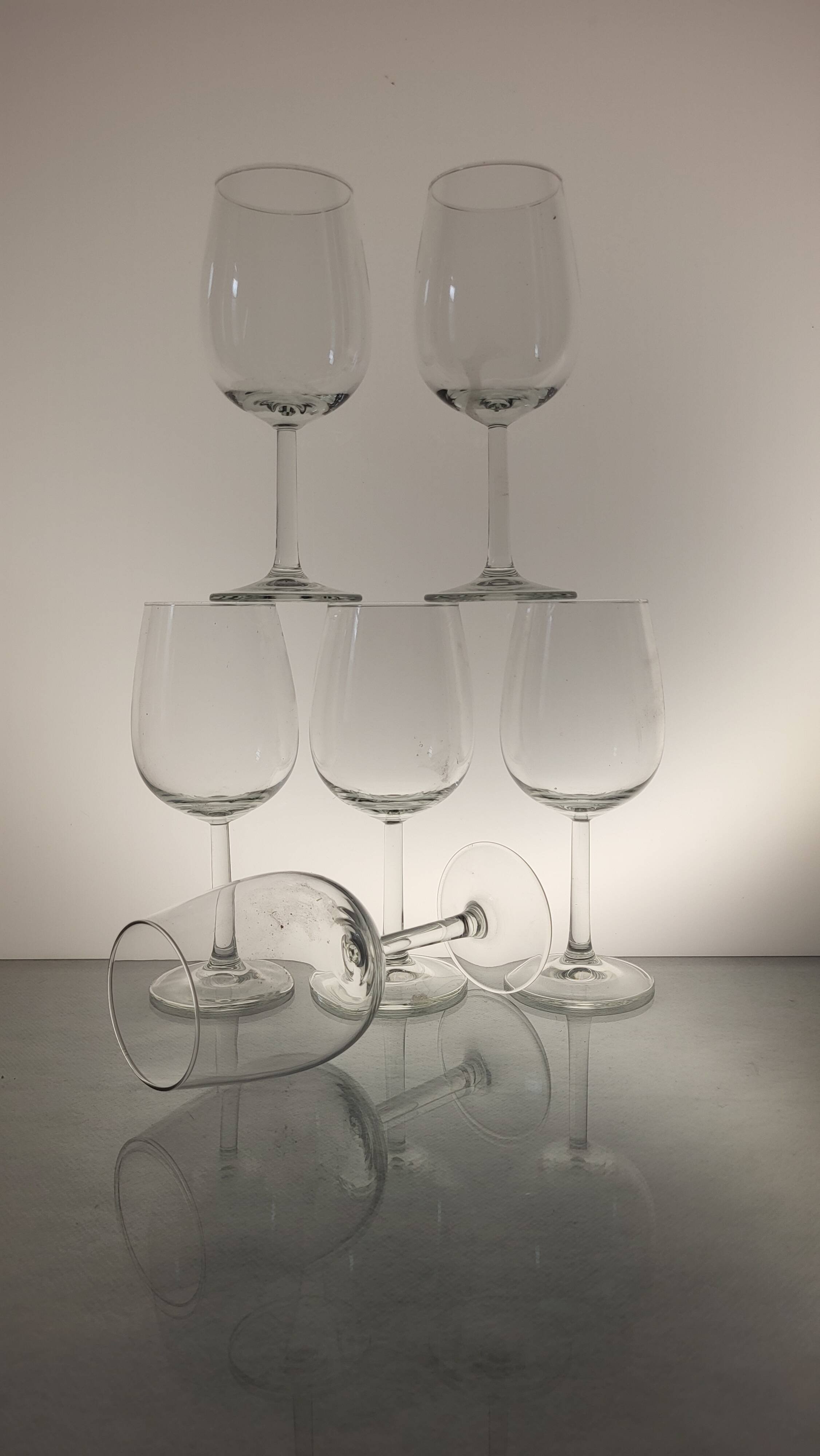 6 wine glasses