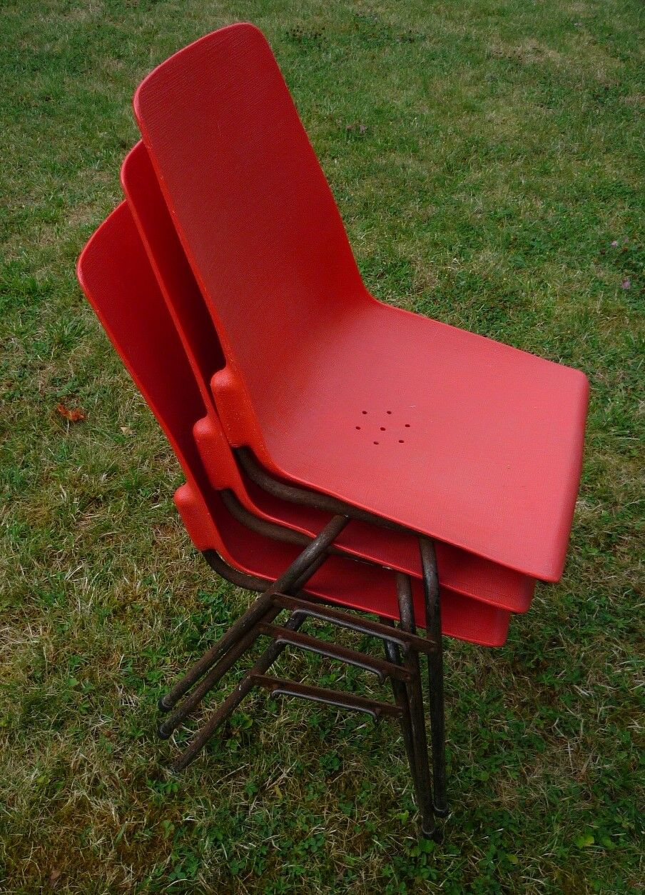 Lot de 3 chaises coque monobloc rouge "salle des fêtes" vintage 1970s