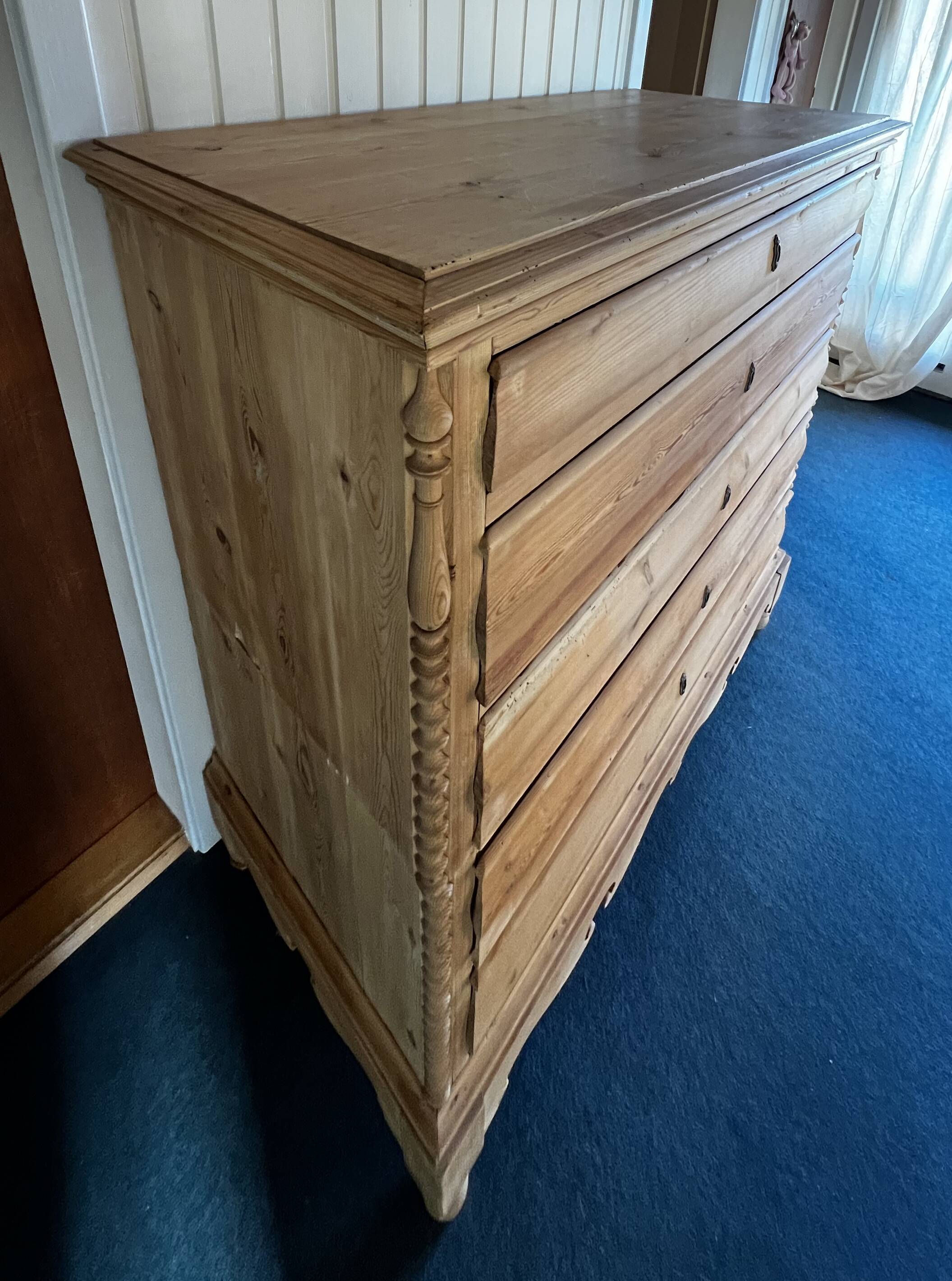Large 19th century Scandinavian pine chest of drawers