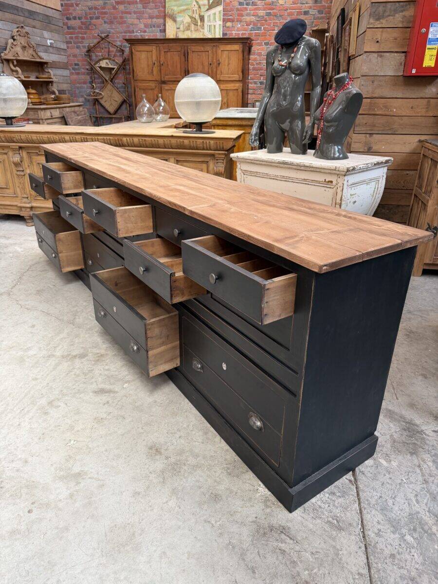 Large workshop furniture from the 1930s.