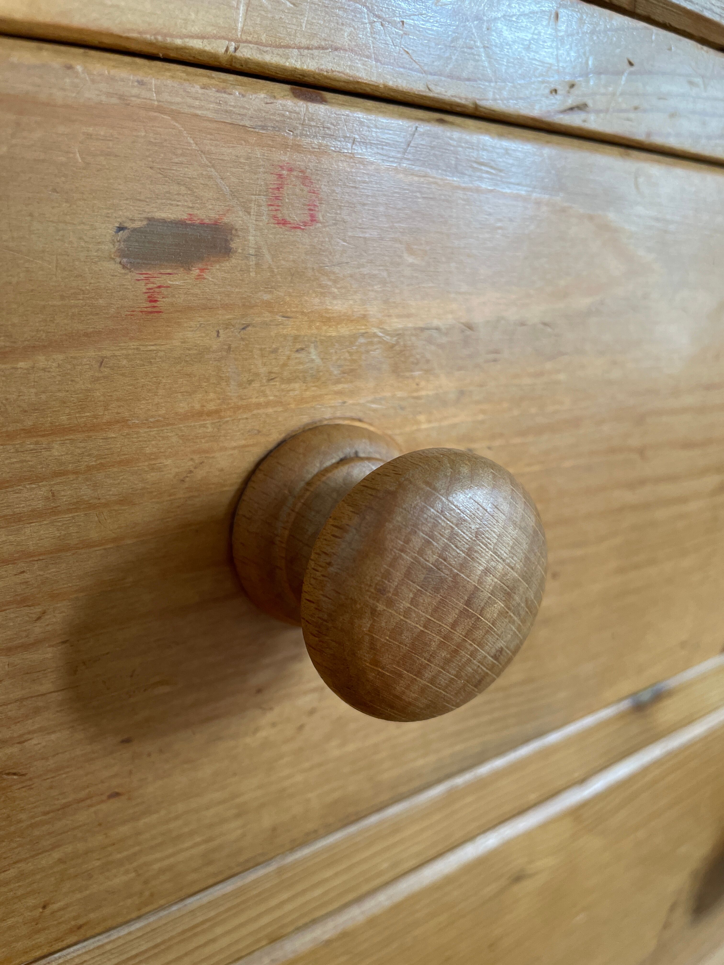 Mini commode vintage pour chambre d’enfant