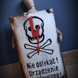 Enameled plate skull 1