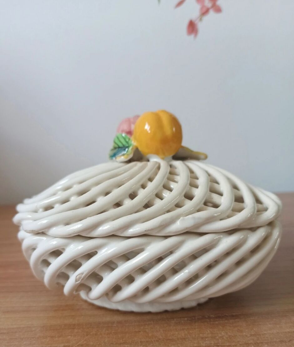 Vintage woven box - Fruit decor in slipware