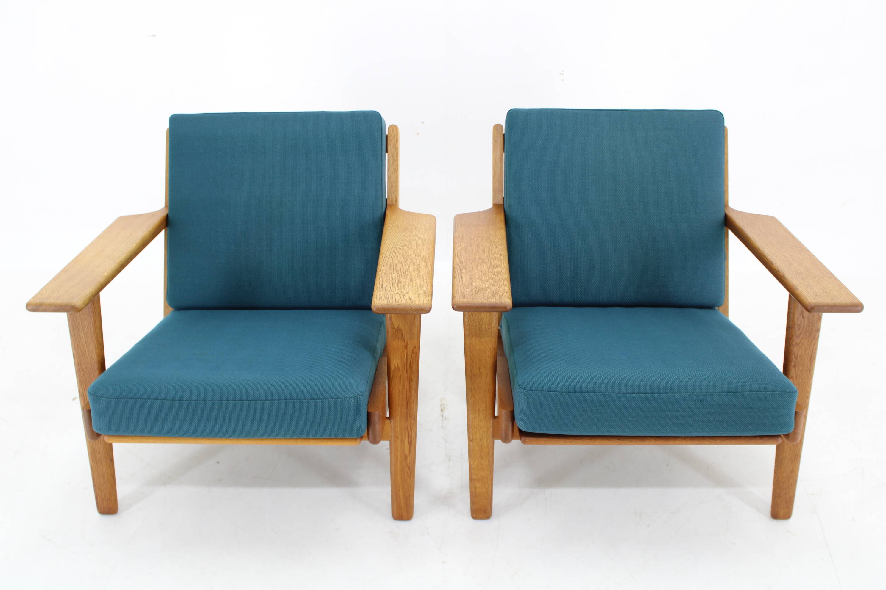 1960s Hans J. Wegner Pair of GE 290 Armchairs in Oak for Getama, Denmark