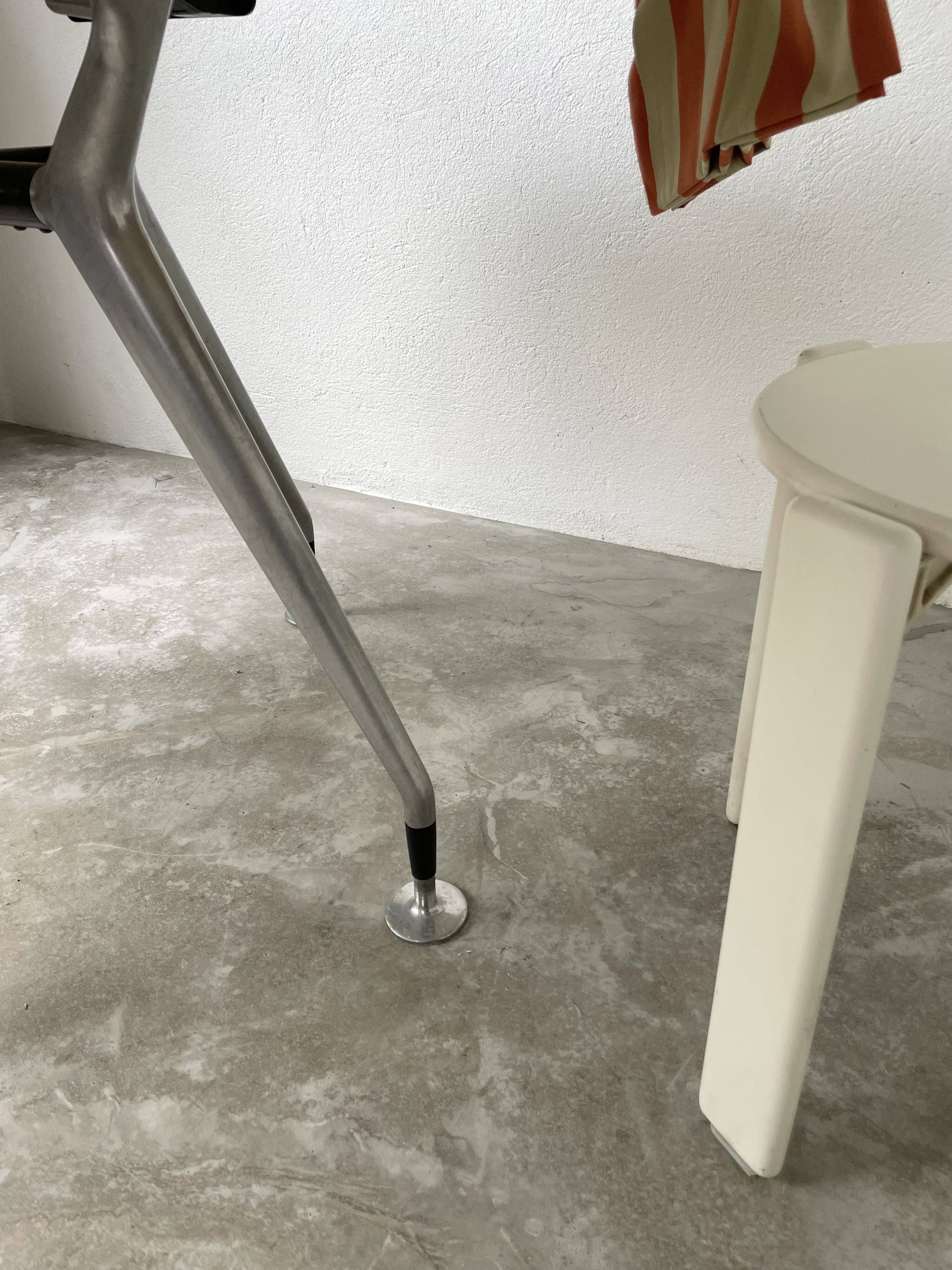 Tecno Nomos Round Table Brushed Metal