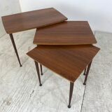 Tables gigognes scandinaves en teck du milieu du siècle, ensemble de 3