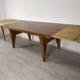 Extendable compass foot table