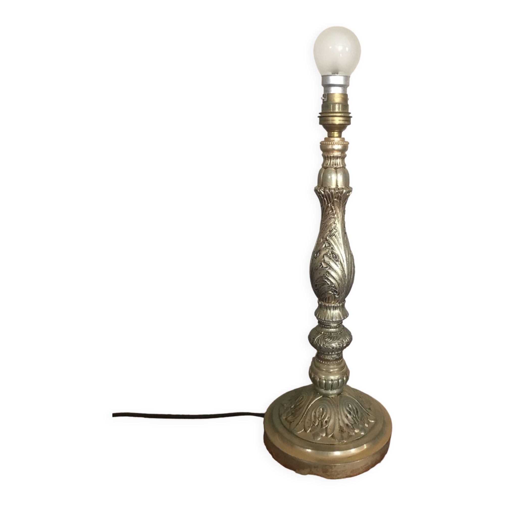 Pied de lampe de chevet joliement décoré