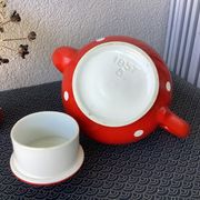 Théière rouge à pois blanc vintage
