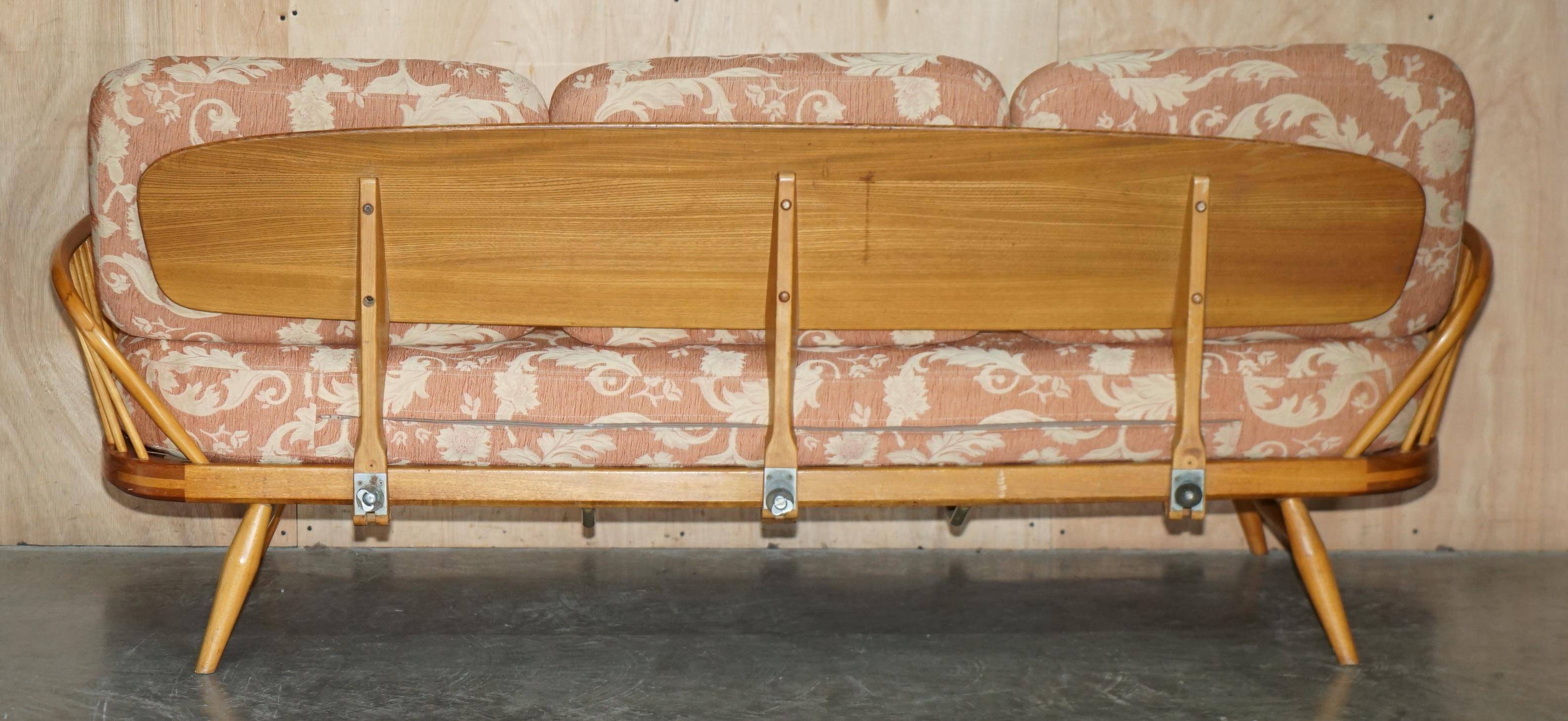 Vintage Ercol Windsor Studio 355 canapé / daybed, light wood, Mid-Century Modern design.